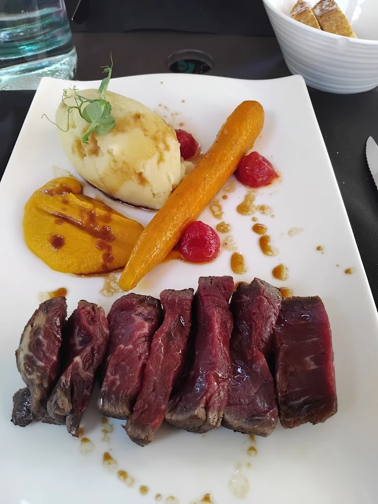 Pièce de bœuf, carotte fondante et purée maison